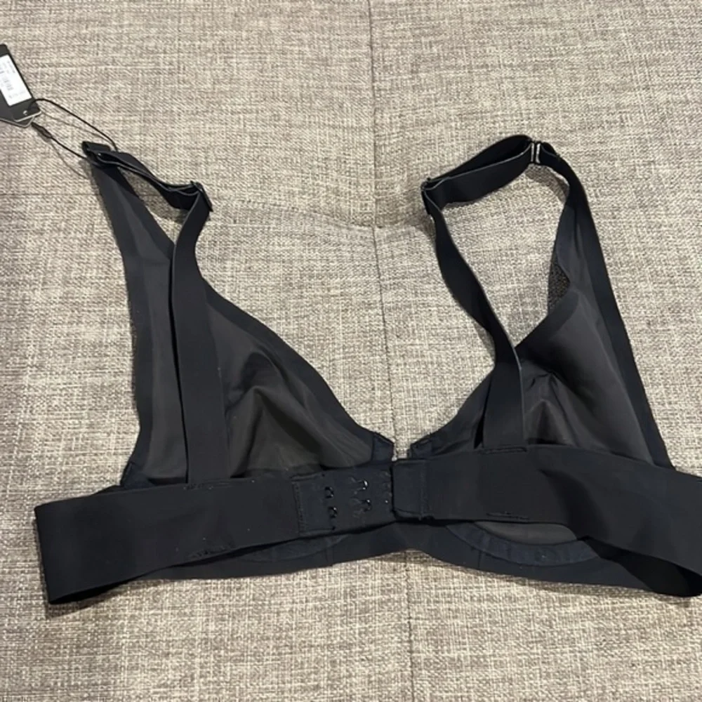 Skims Naked Plunge Underwire Bra - Picture 6 of 10